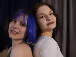 Shows toy JudithAndMamie