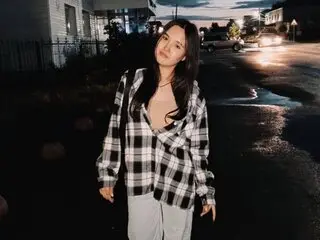 Lj ass MonaHesley